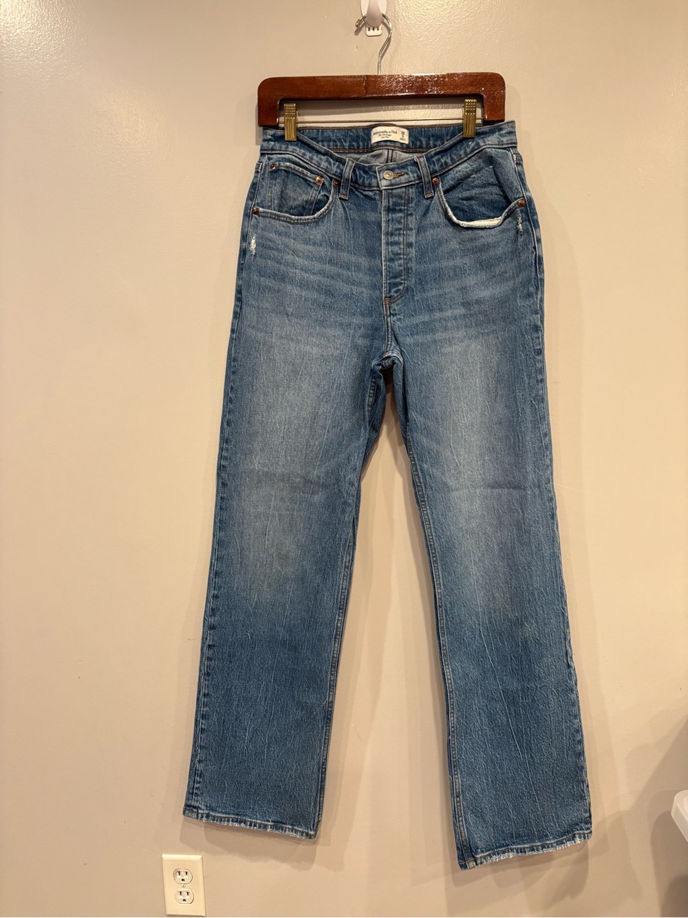 Abercrombie & Fitch the 90’s Baggy low rise Straight Jeans in Medium Blue Wash